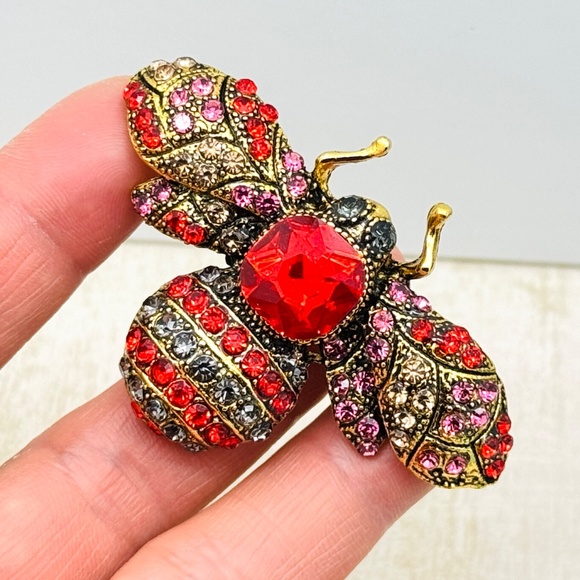 Brand new honey bee rhinestone brooch Bee Necklace Pendant Honey Bee Pin - Picture 4 of 4